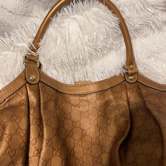 Large glossy metallic bronze Gucci hobo bag. - Picture 9 of 10